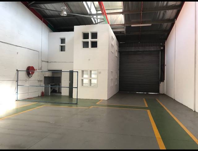 296M² WAREHOUSE RENTED IN SPRINGFIELD PARK